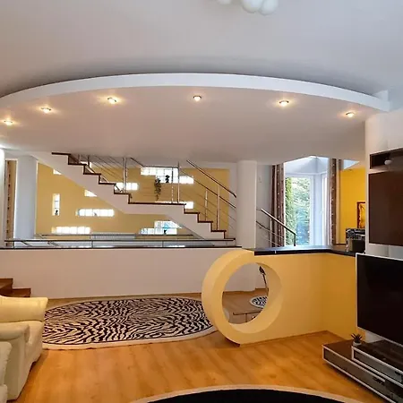 Marble Villa: Luxury Estate - But Intimate Villa *