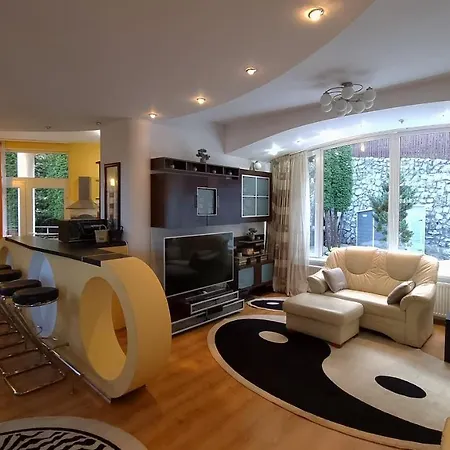 Marble Villa: Luxury Estate - But Intimate Villa *