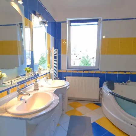 Marble Villa: Luxury Estate - But Intimate Villa *